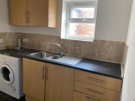 3 bedroom flat to rent - Photo 5