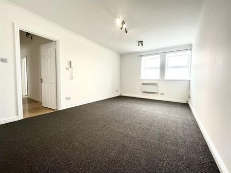 2 Bedroom Flat - Purpose Built To Let - Photo 2