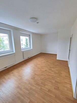 Unbefristet, wunderschöne ruhige Wohnung mit Grünblick im 2.OG, 3 Min zur U3, sehr sicheres Haus, RIN 22 - Photo 1