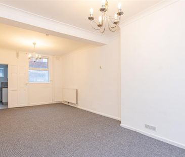 2 bed House - Mid Terrace To Let - Photo 1