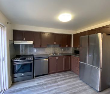 For Lease - 46 Lions Gate Blvd Boulevard, Barrie, Ontario - Photo 2