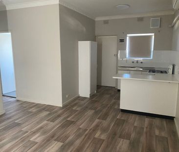 Stylish Ground Floor Unit – Family Friendly & Convenient - Photo 4