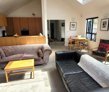 KARAKA BAYS - FULLY FURNISHED/SHORT TERM - Photo 1