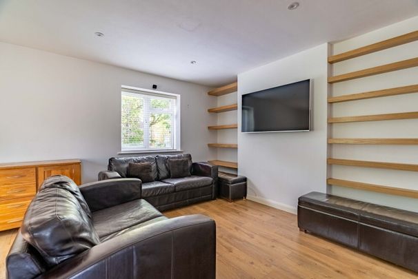 Available unfurnished now - Photo 1