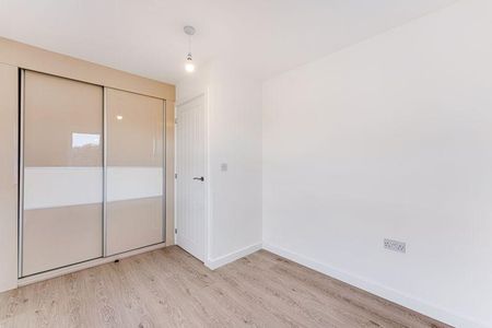 3 bedroom detached house to rent - Photo 2