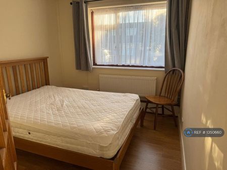 3 bedroom semi-detached house to rent - Photo 4