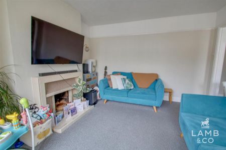 3 bedroom semi-detached house to rent - Photo 3