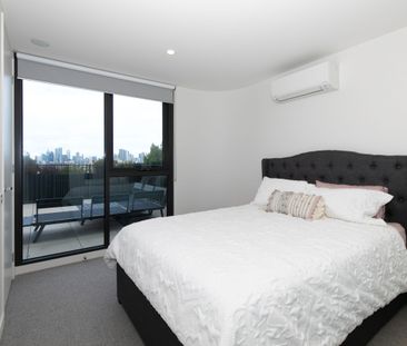 Spacious 3-Bedroom Apartment with Stunning City Views in Brunswick ... - Photo 2