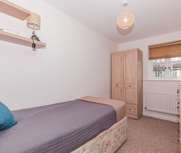 Bennett Crescent, Cowley - Photo 3