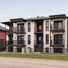 1 room apartment of 98m² in Gatineau - Photo 2