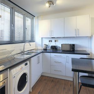 16 Hadfield Croft, Birmingham, B19 3BS - Photo 2