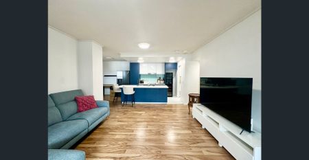 Newly renovated spacious 2 BED 2 BATH 2 CAR PARKS One Storage APARTMENT Will not last long - Photo 2