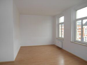 Jößnitzer Str. 135, Wohnung 5 ~~~ Maisonette, Gäste-WC, Balkon, Tageslichtbad mit Wanne, Abstellraum in der Wohnung, Abstellraum im Treppenhaus, Keller - Photo 2