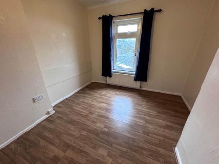 58 Bay Road, Larne, BT40 1DG - Photo 3