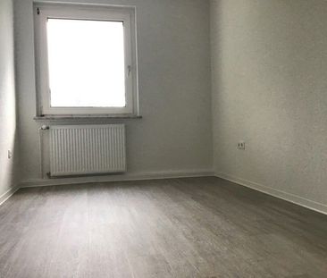 Frisch modernisierte, individuelle 2-Zimmer-Wohnung mit Balkon! - Photo 1