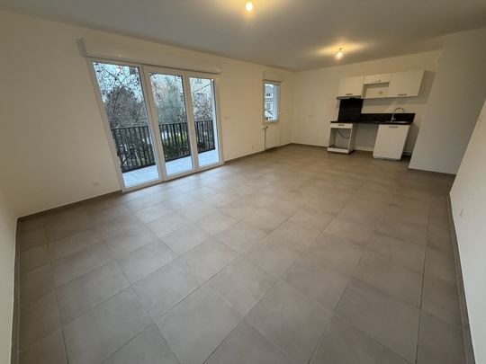 Location Appartement 3 pièces 67m² THONON LES BAINS 74200 - Photo 1