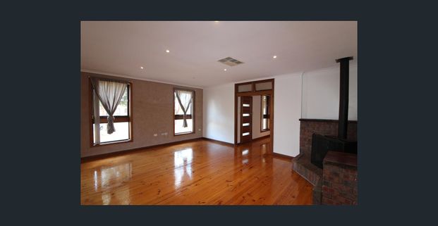 Family Home Close to the Shops & Beach! - Photo 1