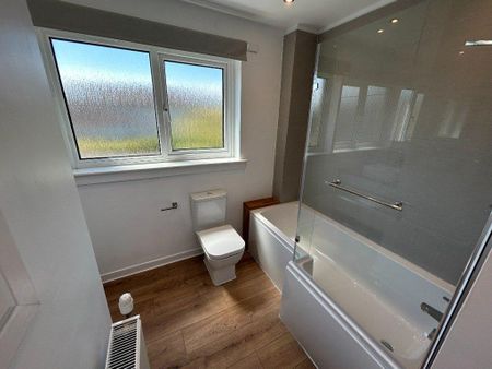 3 bedroom semi-detached house to rent - Photo 3