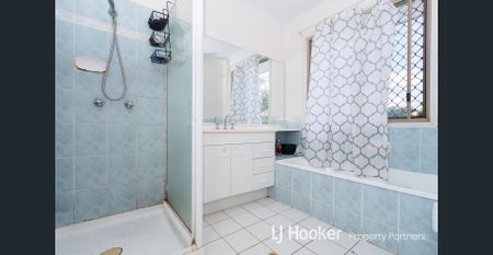 Spacious 5-Bedroom Family Home in Sought-after Forest Lake A Perfect Blend of Comfort & Convenience - Photo 4