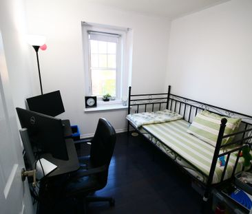 For Lease - 52 Vanhorne Close, Brampton, Ontario - Photo 4