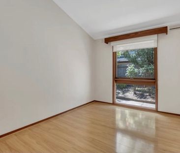 Glen Waverley - Photo 1