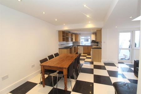 8 bedroom house to rent - Photo 2