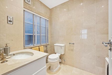 3 bedroom flat to rent - Photo 4