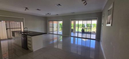 CONTEMPORARY HOME + SOLAR BATTERIES. Save Thousands in electricity per year. - Photo 3