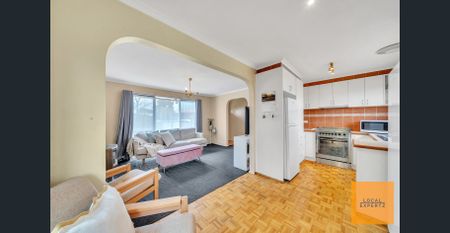 Family home within close proximity to all amenities! - Photo 4