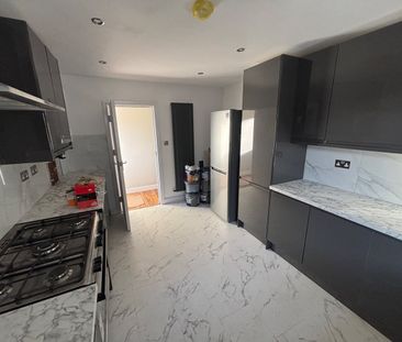 5 Bed Semi-Detached House, Harby Drive, NG8 - Photo 4