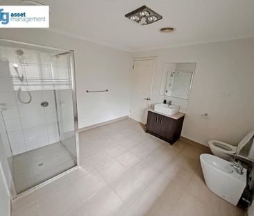 A Fusion of Lifestyle and Location – Modern 4-Bedroom Townhouse in ... - Photo 2