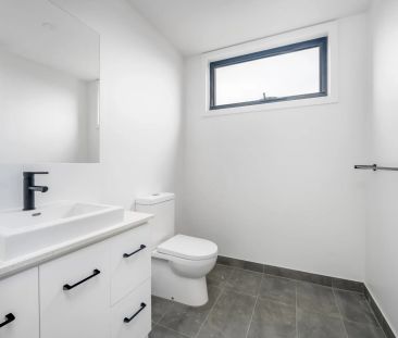 2 Bedroom Modern Townhouse - Photo 5