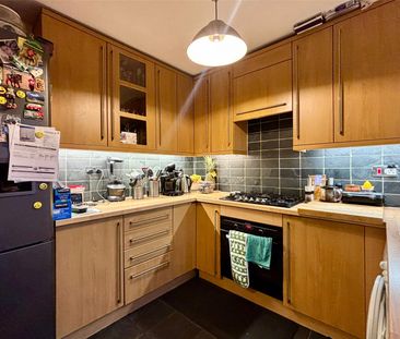 Thyme Court, Farnborough, Hampshire, GU14 - Photo 3