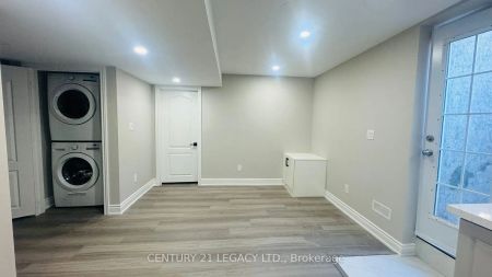 Detached Home For Lease | W9229421 - Photo 4