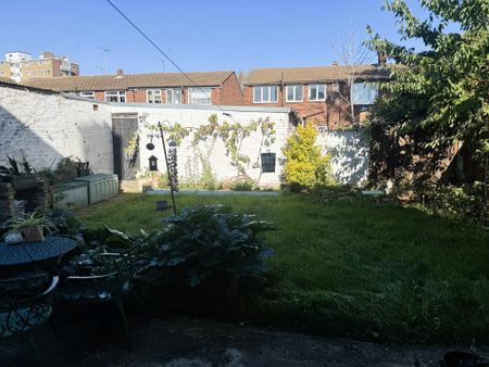 1 bedroom flat to rent - Photo 3