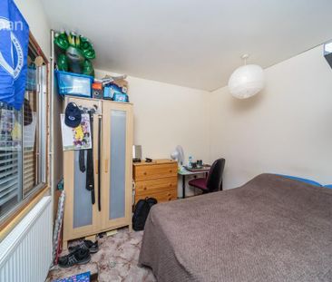 4 bedroom semi-detached house to rent - Photo 2
