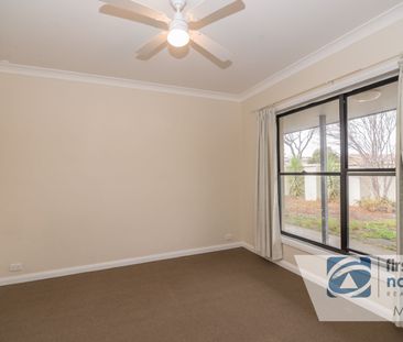 LARGE SPACIOUS 6 BEDROOM HOME - Photo 6