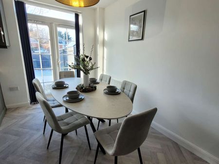 We are pleased to bring to the market this newly refurbished, substantial 5 bedroom family home offered on an unfurnished basis. Situated in a popular location in Grange Park and conveniently placed with good access to local schools and amenities. Room 3 - 14 The Ridings - Photo 2