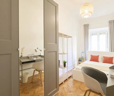 Room in a shared 9-bedroom apartment for rent in Lisbon - Photo 6