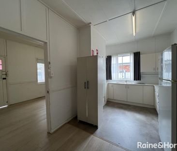 Family home in central and convenient location - Photo 5