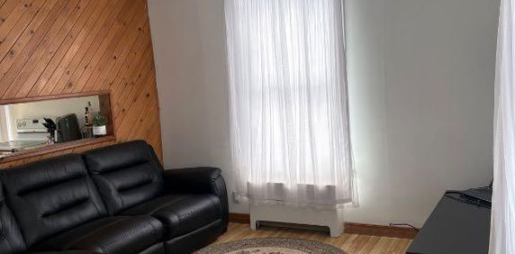 4 1/4 - Photo 2