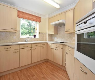 1 bedroom retirement property to rent - Photo 6