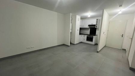 AUMETZ-RESIDENCE RECENTE - F2 - CUISINE EQUIPEE PARKING - Photo 4