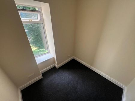 3 bedroom Flat To Let - Photo 5