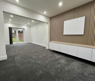 3 bedroom semi-detached house to rent - Photo 3