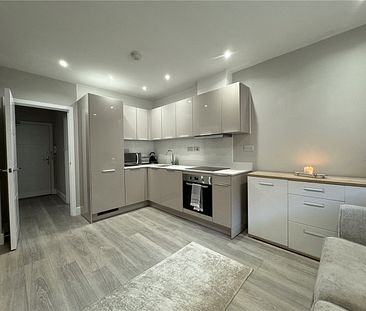 Modern Apartment in Horsham - Photo 5