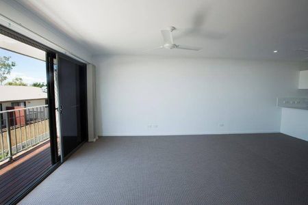 3 Bedroom Townhouse - Photo 2