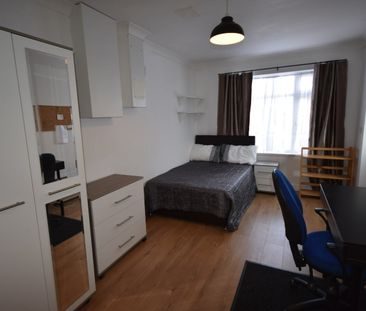 Room in a Shared House, Lilac Road, SO16 - Photo 5