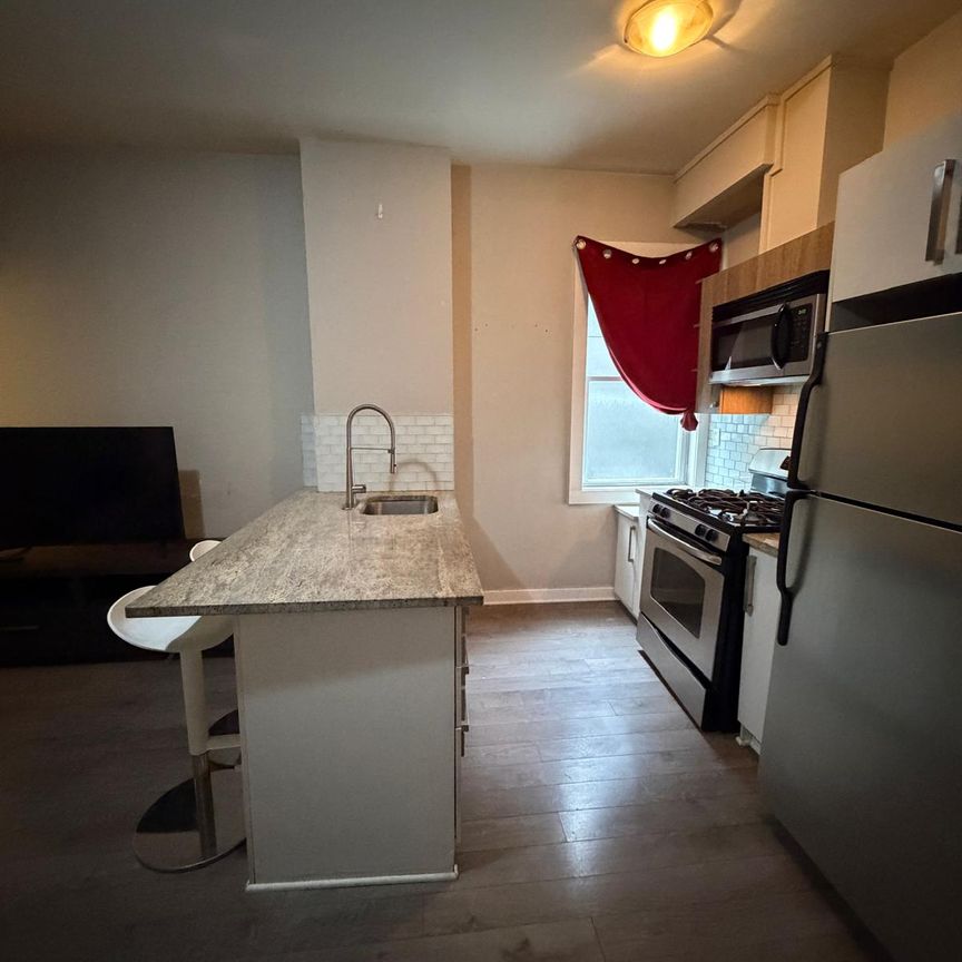 178 Clarence St - Photo 1