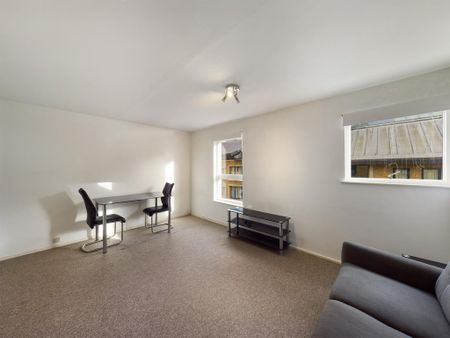 Studio to rent - Photo 2